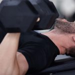 5 erreurs communes que font les gars en musculation