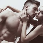 7 positions sexuelles populaires que vous pouvez rendre vraiment plus excitantes en 1 seule étape