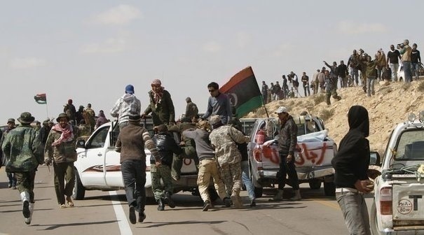 http://www.lexpress.fr/pictures/166/85475_des-rebelles-libyens-pres-de-brega-le-31-mars-2011.jpg