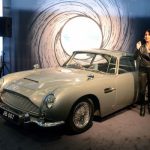 James Bond vend son Aston Martin BD5 de 1965