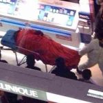 Un homme qui en a ras-le-bol de magasiner avec sa conjointe se suicide en plein centre commercial