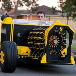 Insolite : Un Roumain construit la première voiture totalement LEGO au monde!