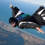 Découvrez le vol en «wingsuit» et 5 endroits pour apprendre à voler comme un super-héros!