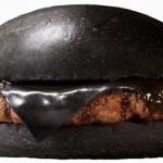 Burger King propose maintenant un hamburger aux pains et fromages noirs