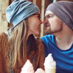 10 choses louches que les couples qui sont ensemble depuis longtemps font