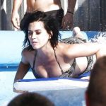 Oups! Katy Perry perd son bikini aux glissades d’eau!