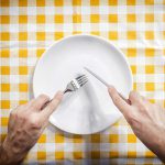 5 trucs niaiseux pour manger moins sans s’en rendre compte