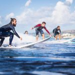 9 bonnes raisons de commencer le surf cet été
