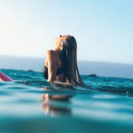 Les 14 plus belles surfeuses à suivre sur Instagram